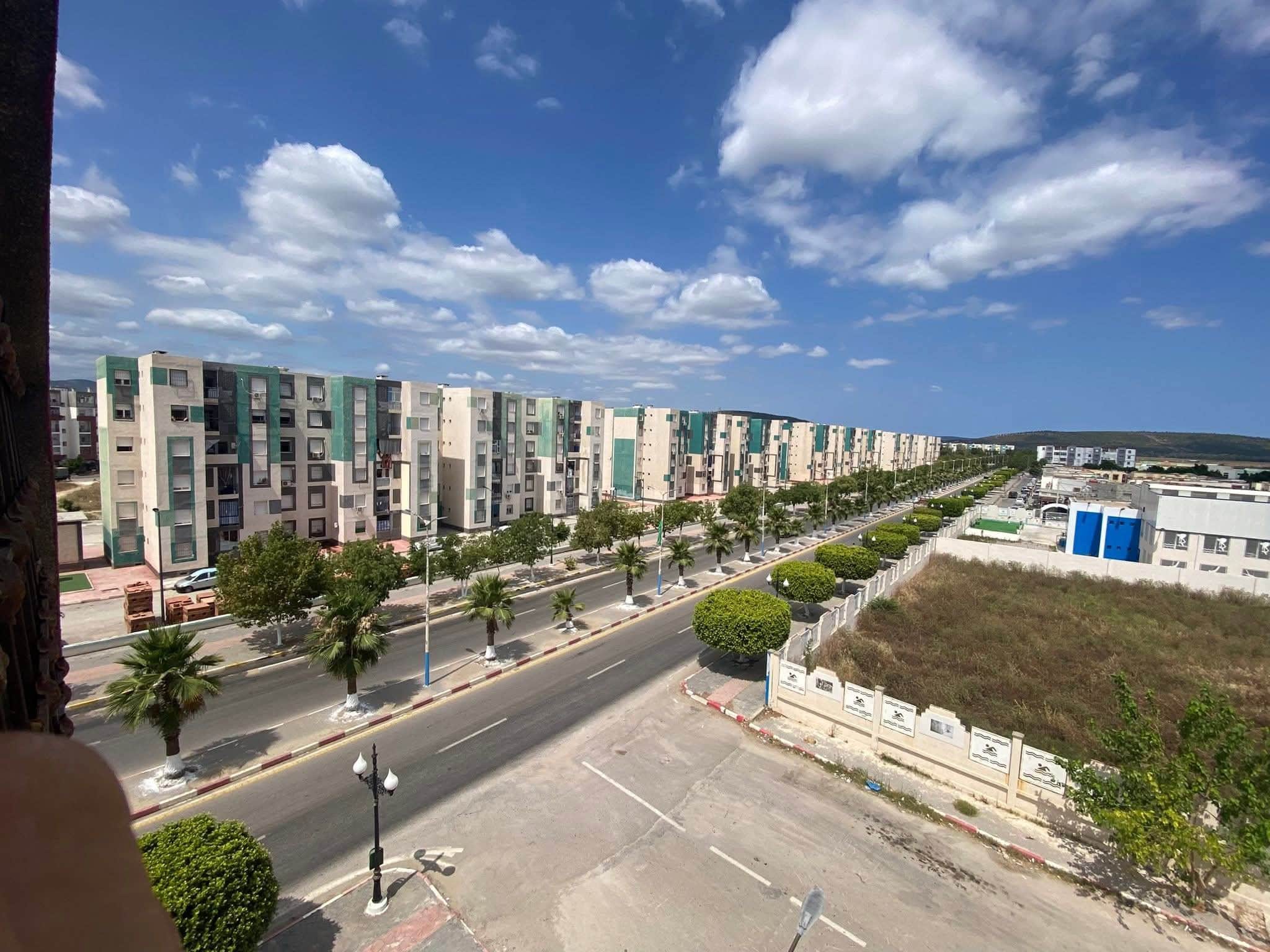 Appartement F3 à vendre – 4ᵉ étage, centre-ville El Tarf - Photo 1