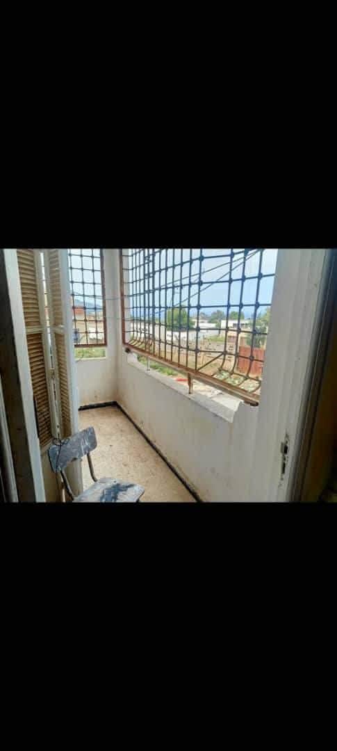 Appartement F3 à vendre – 1er étage, centre-ville El Kala - Photo 1