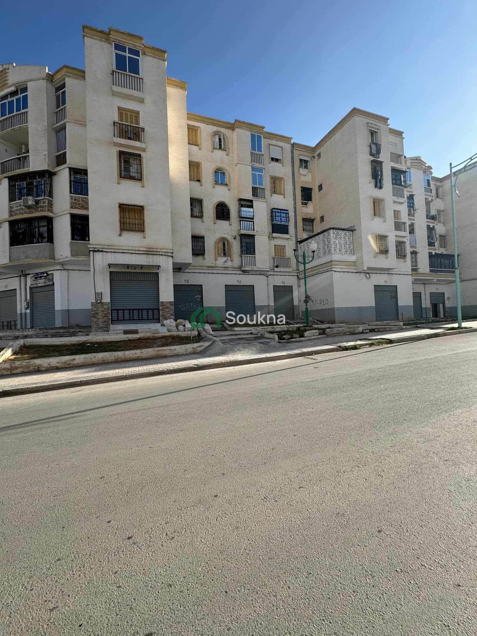 Local commercial à louer - Photo 1