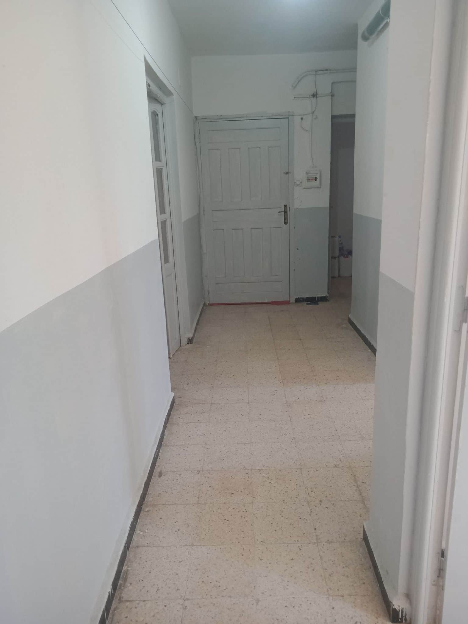 Appartement F3 à vendre – Rez-de-chaussée, centre-ville El Tarf - Photo 2