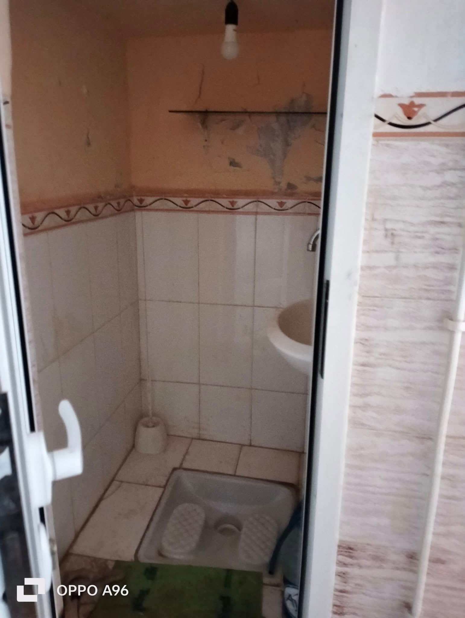 Local Commercial à Vendre – Cité Makam Chahid (Bouira) - Photo 2