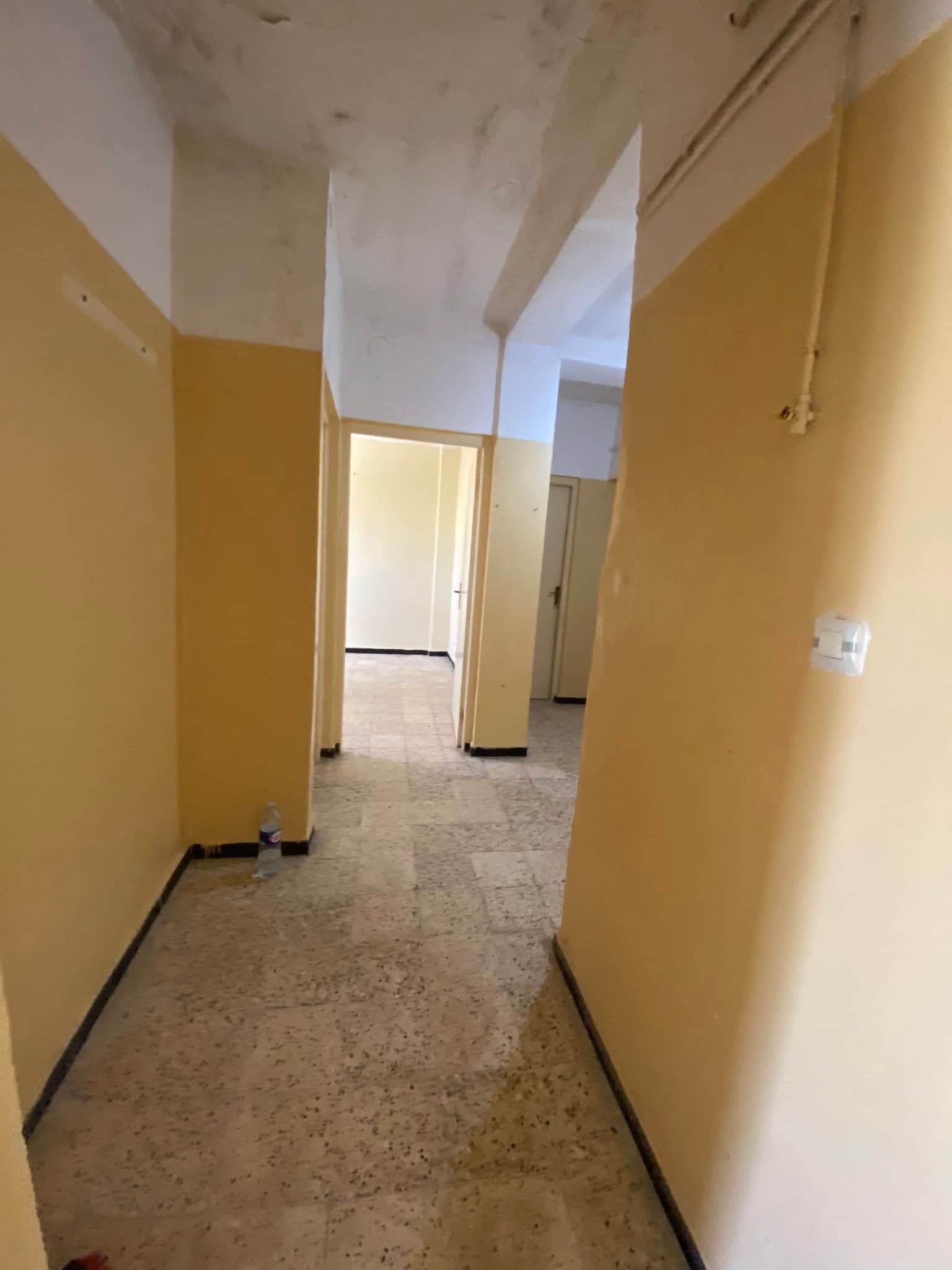 Appartement F3 à vendre – 4ᵉ étage, centre-ville El Tarf - Photo 3