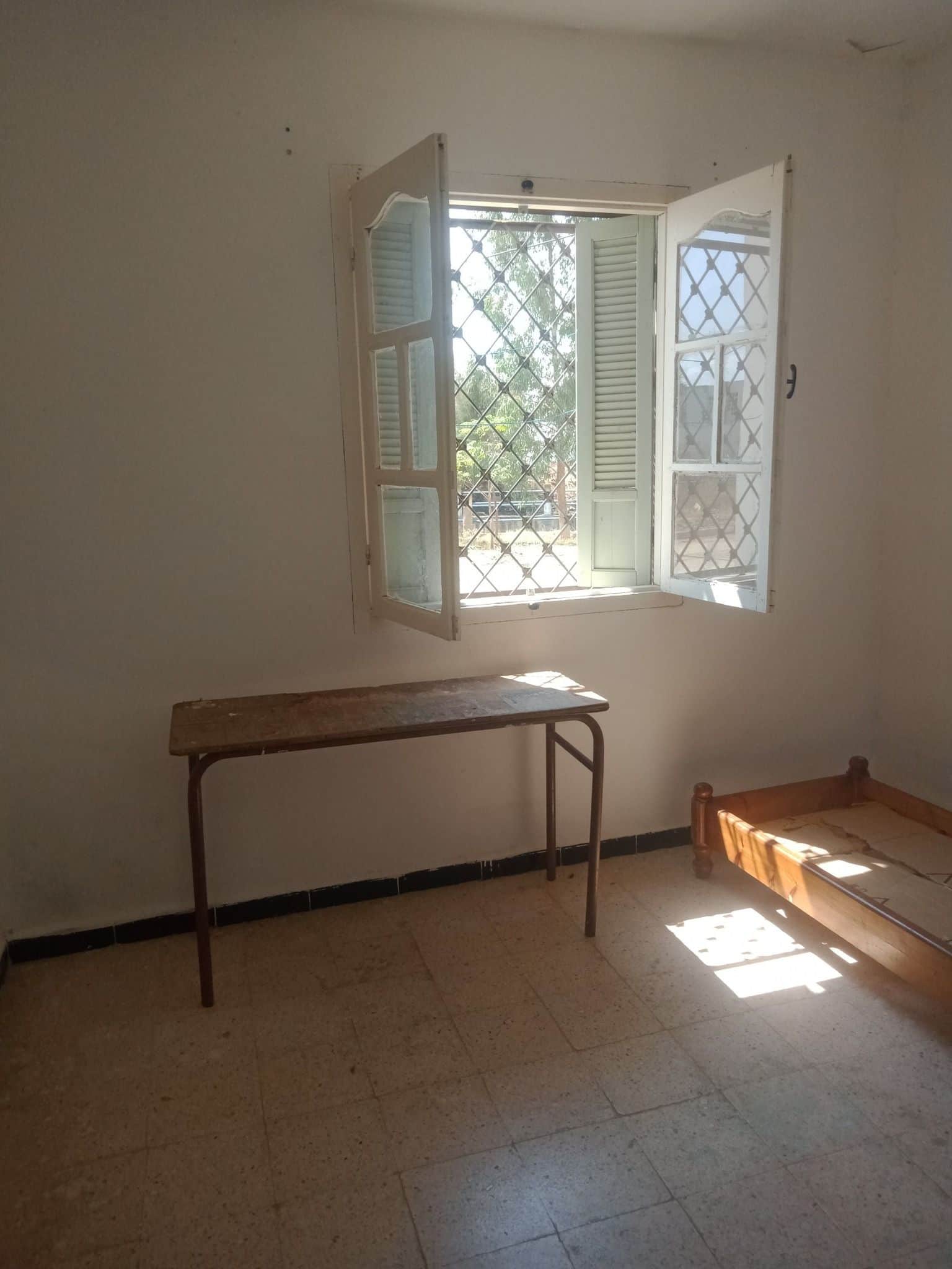 Appartement F3 à vendre – Rez-de-chaussée, centre-ville El Tarf - Photo 3