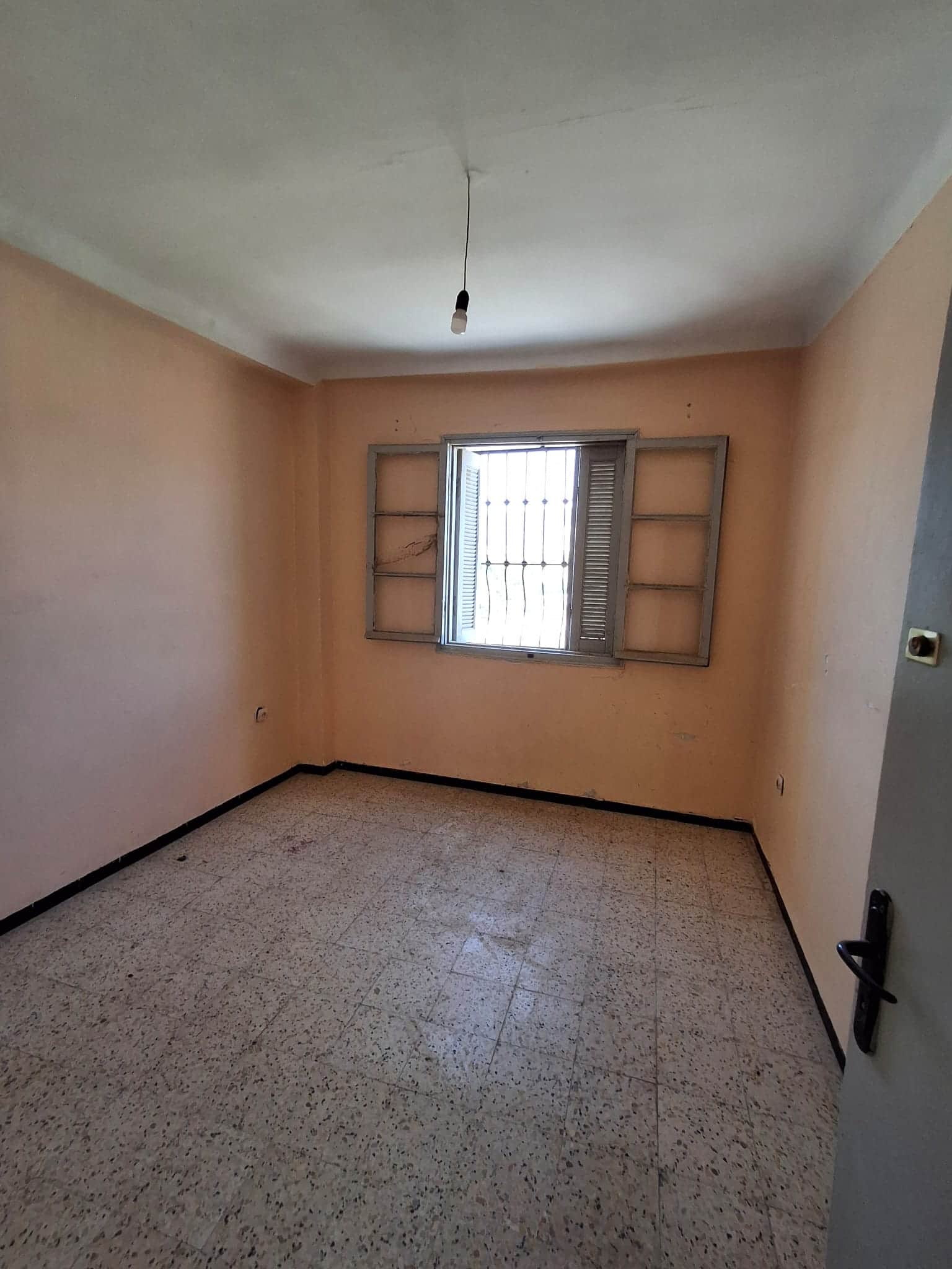 Appartement à vendre – Quartier résidentiel de Bouira - Photo 2