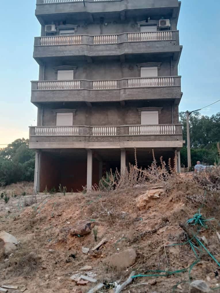 Bâtiment semi-fini à vendre – 4 étages + terrasse, vue sur le lac Oubira – El Kala - Photo 2