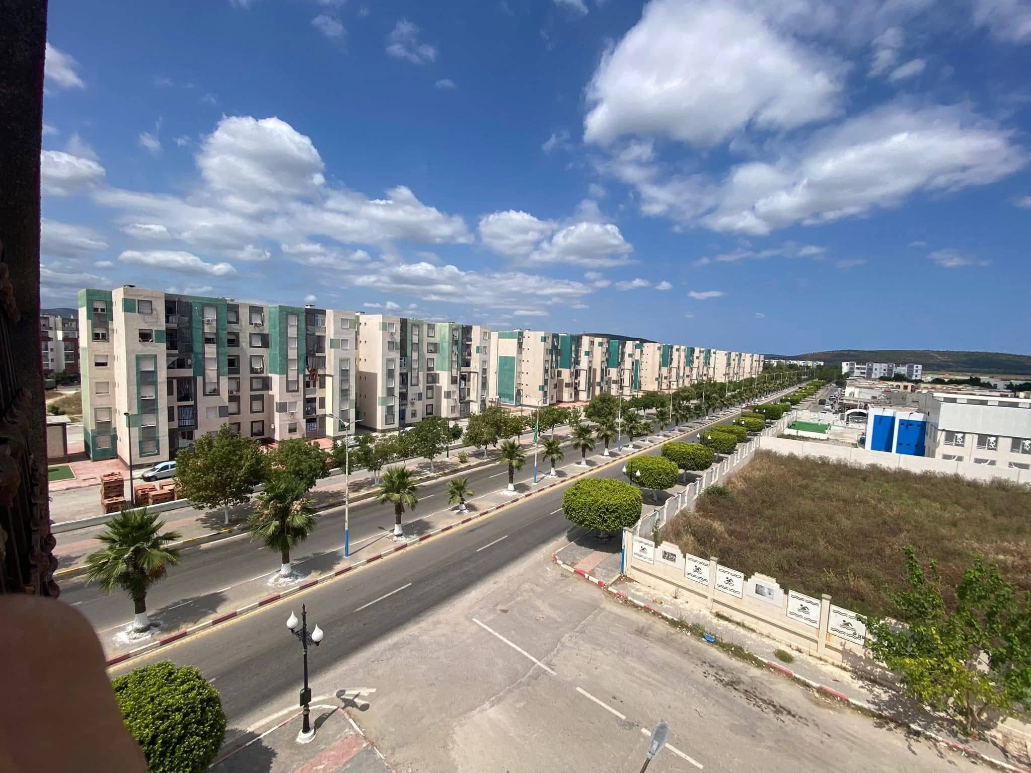 Appartement F3 à vendre – 4ᵉ étage, centre-ville El Tarf-0