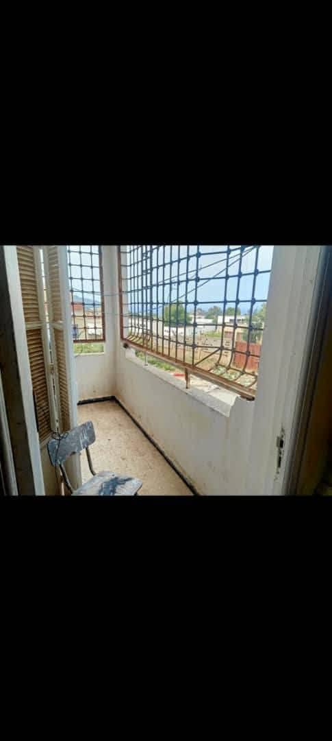 Appartement F3 à vendre – 1er étage, centre-ville El Kala-0