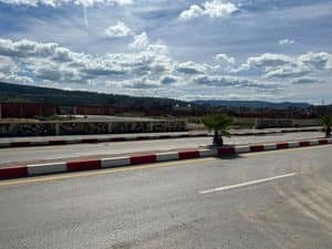 Terrain à vendre – Usage commercial ou résidentiel-1