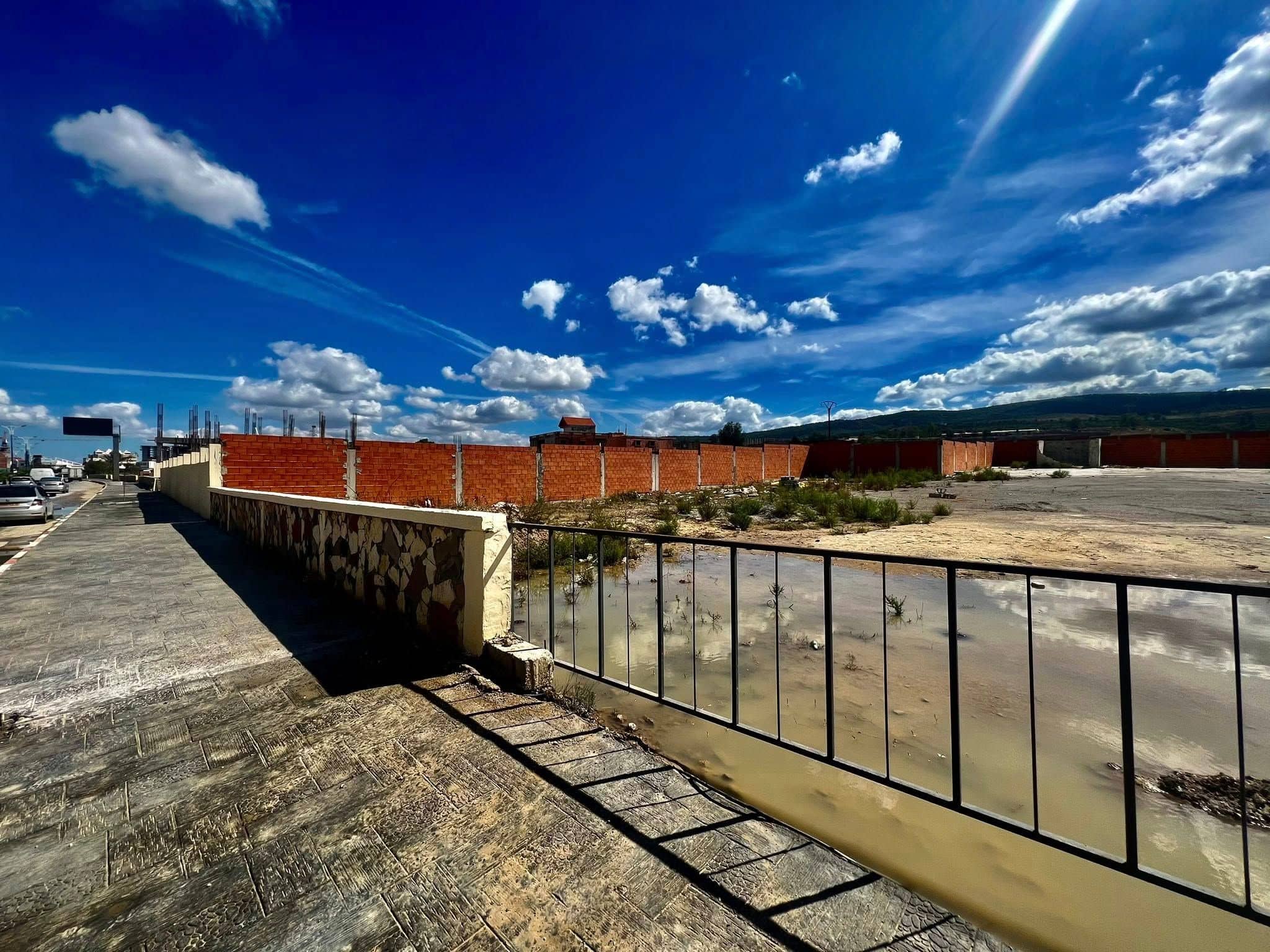 Terrain à vendre – Usage commercial ou résidentiel-2