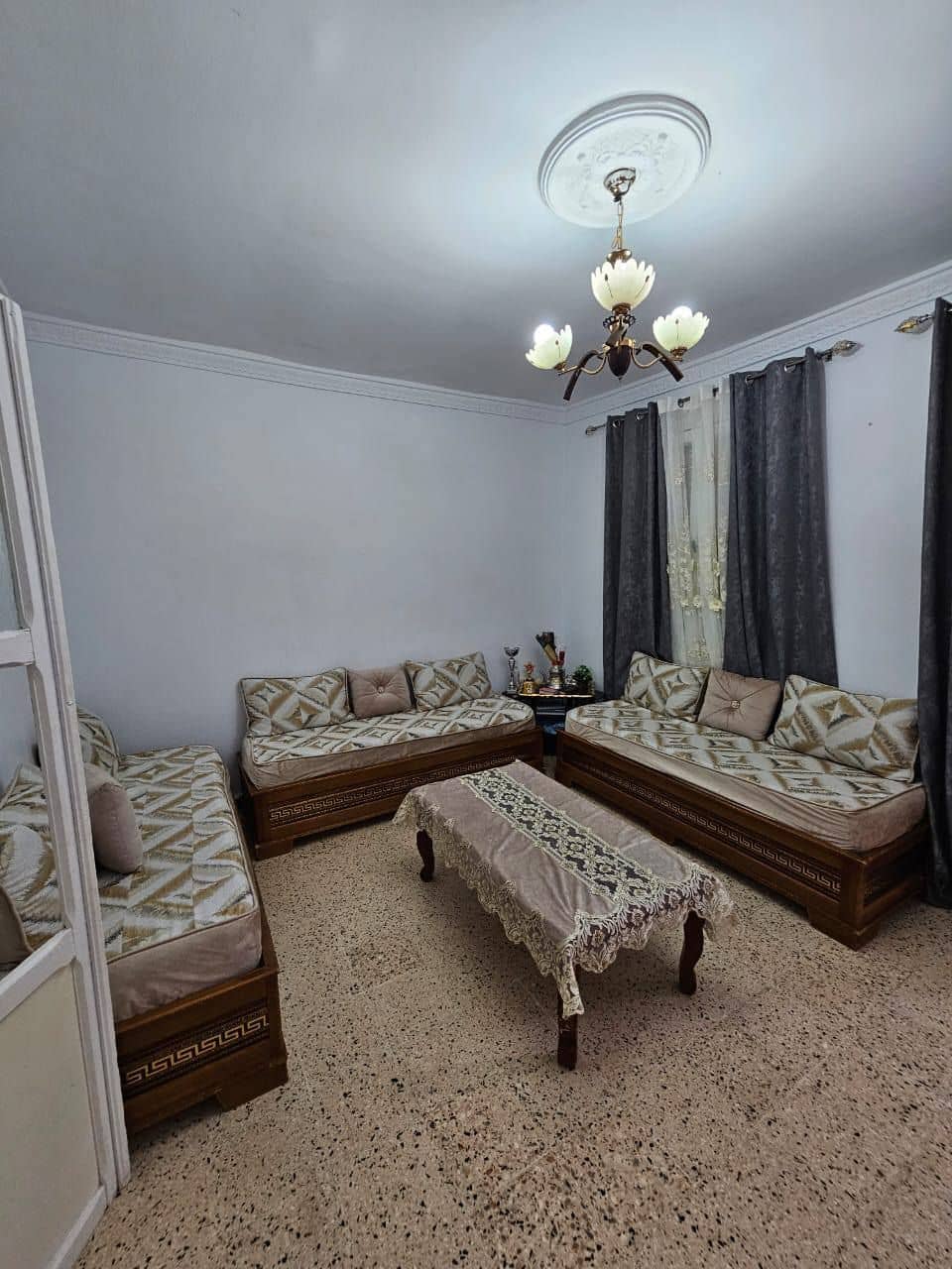 Appartement F3 à vendre – 1er étage, centre-ville El Kala - Photo 3