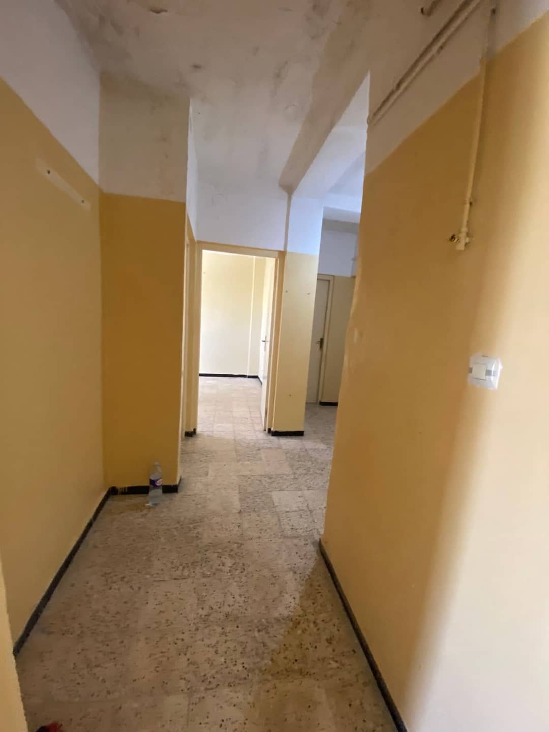 Appartement F3 à vendre – 4ᵉ étage, centre-ville El Tarf - Photo 3