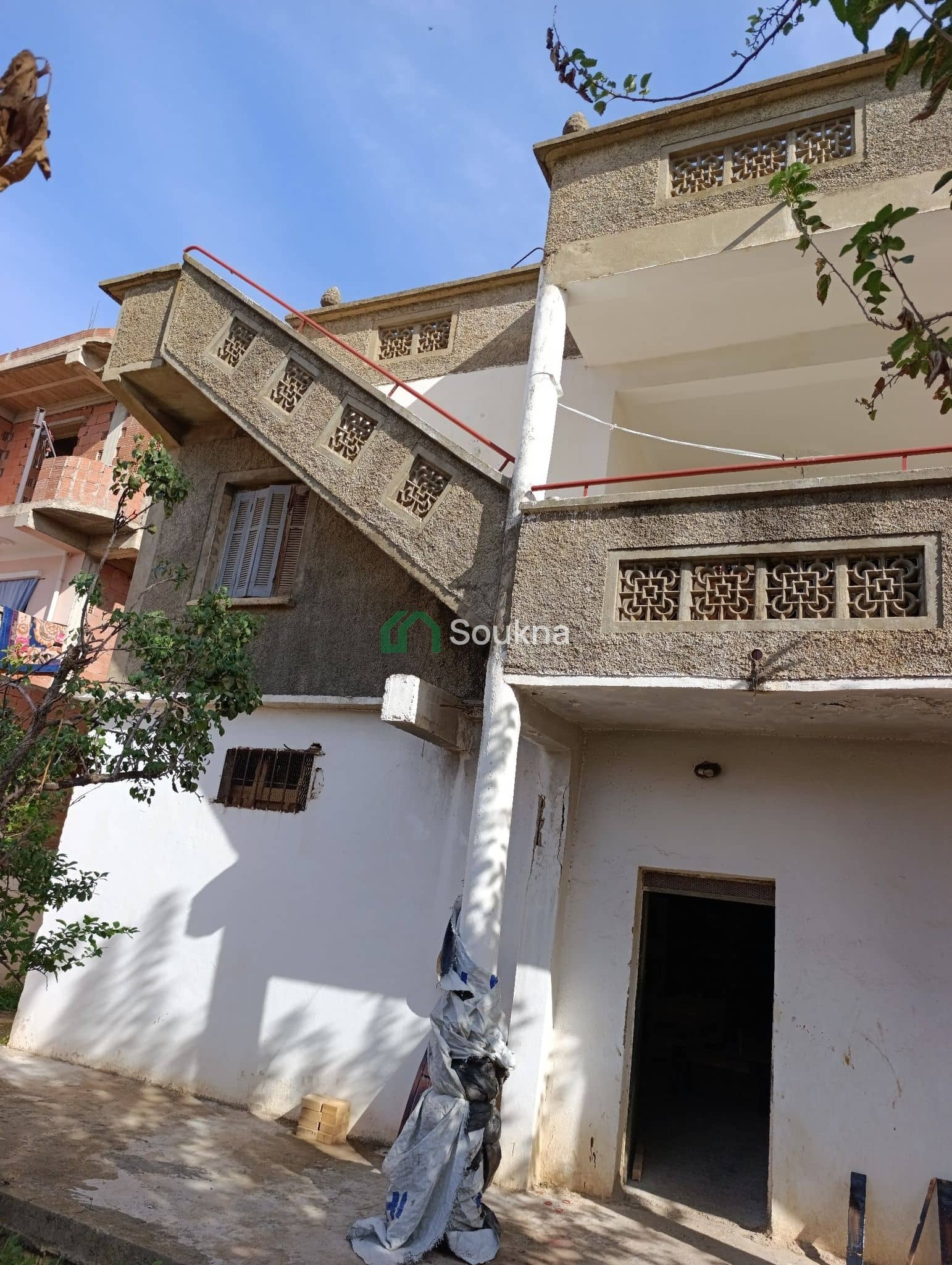 Villa R+1 à vendre à Guerroua-4