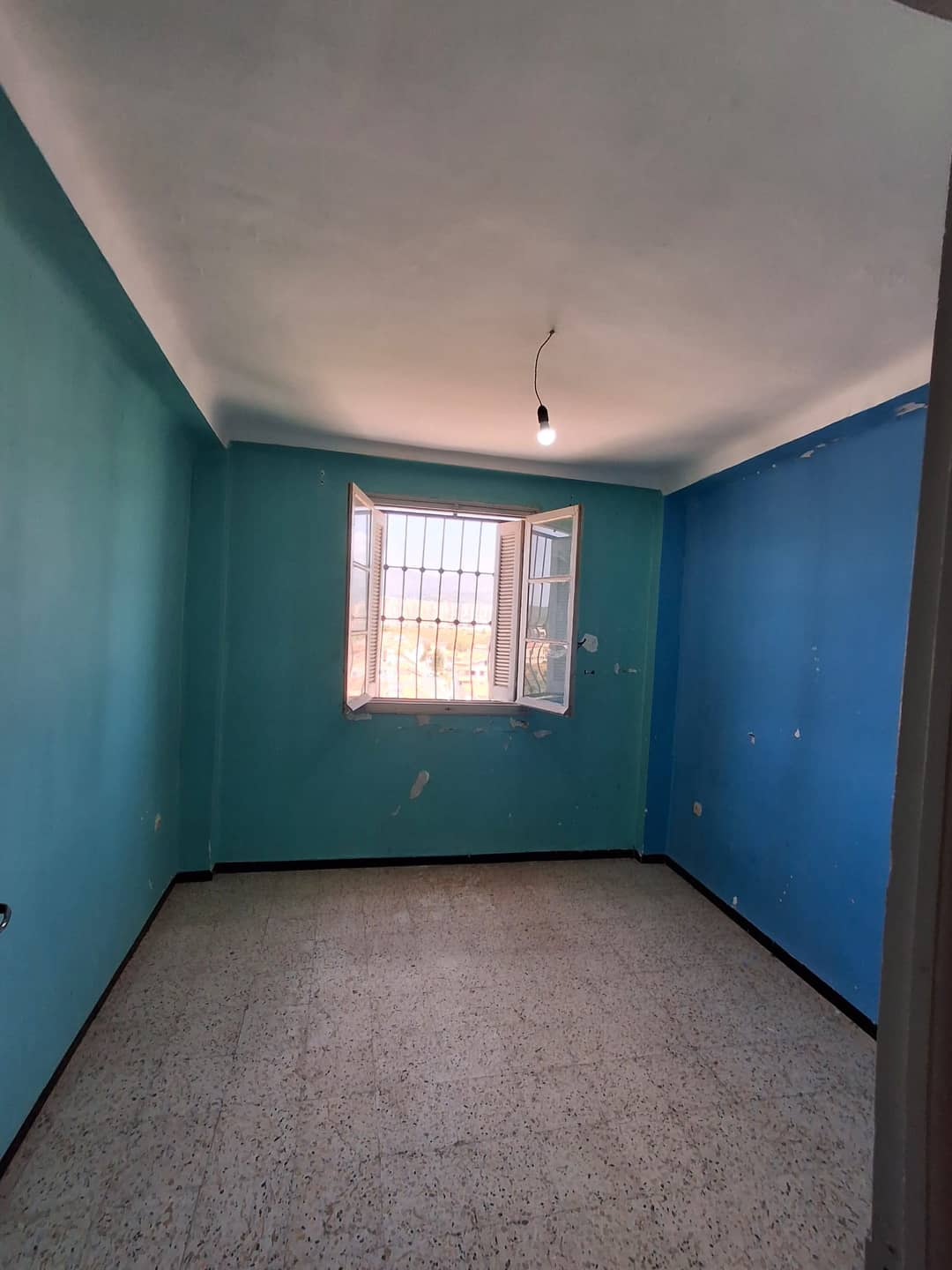 Appartement à vendre – Quartier résidentiel de Bouira - Photo 1