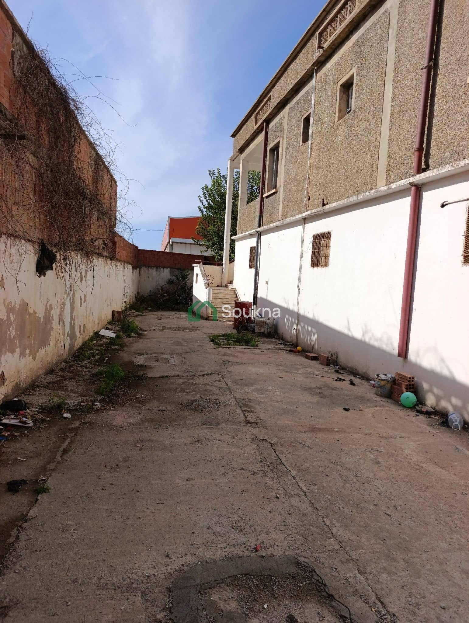 Villa R+1 à vendre à Guerroua-7