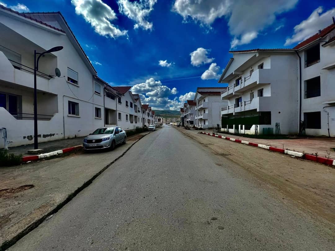 Appartement F4 à vendre – El Tarf (Quartier 202 Logements) - Photo 1