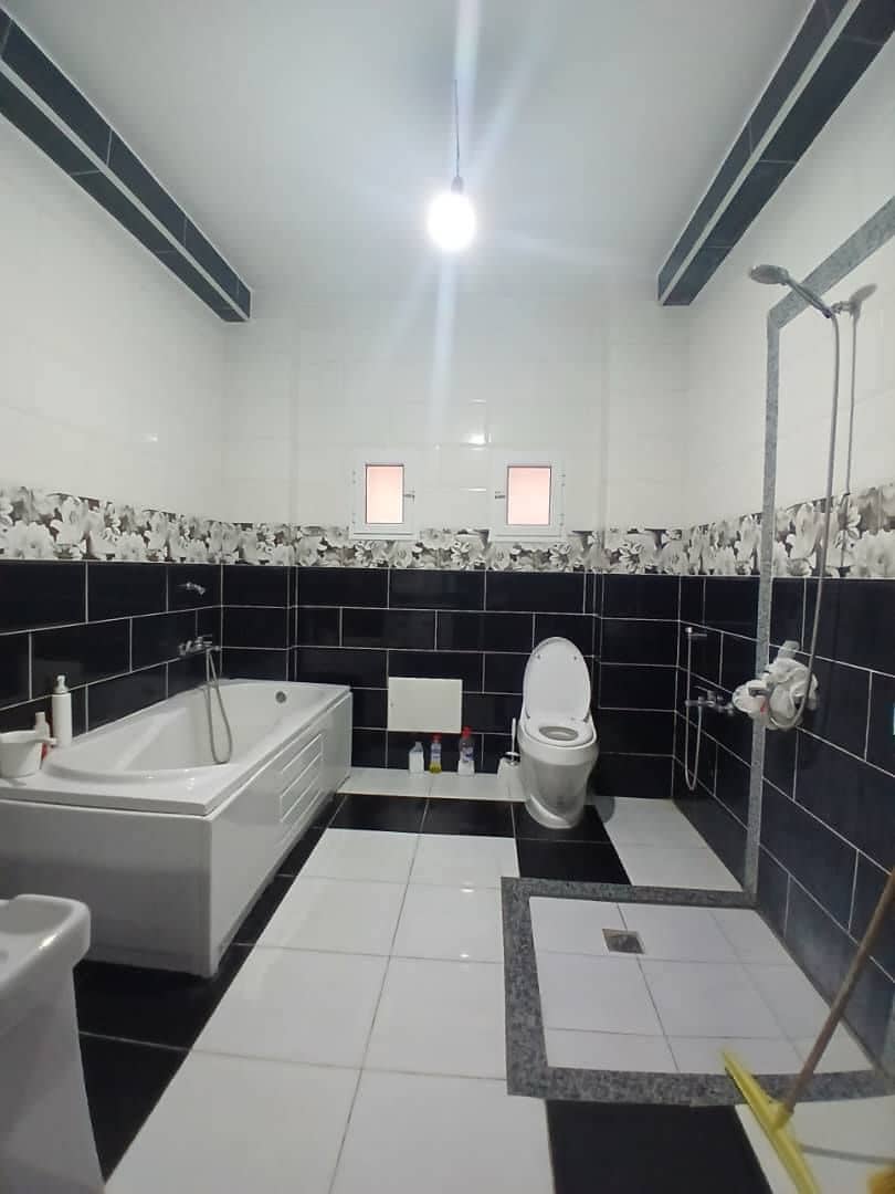 Bâtiment semi-fini à vendre – 4 étages + terrasse, vue sur le lac Oubira – El Kala - Photo 9