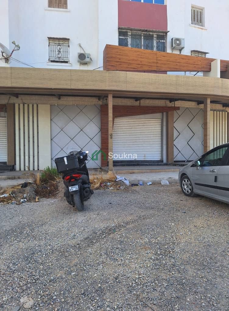 À LOUER / À VENDRE Local commercial-0