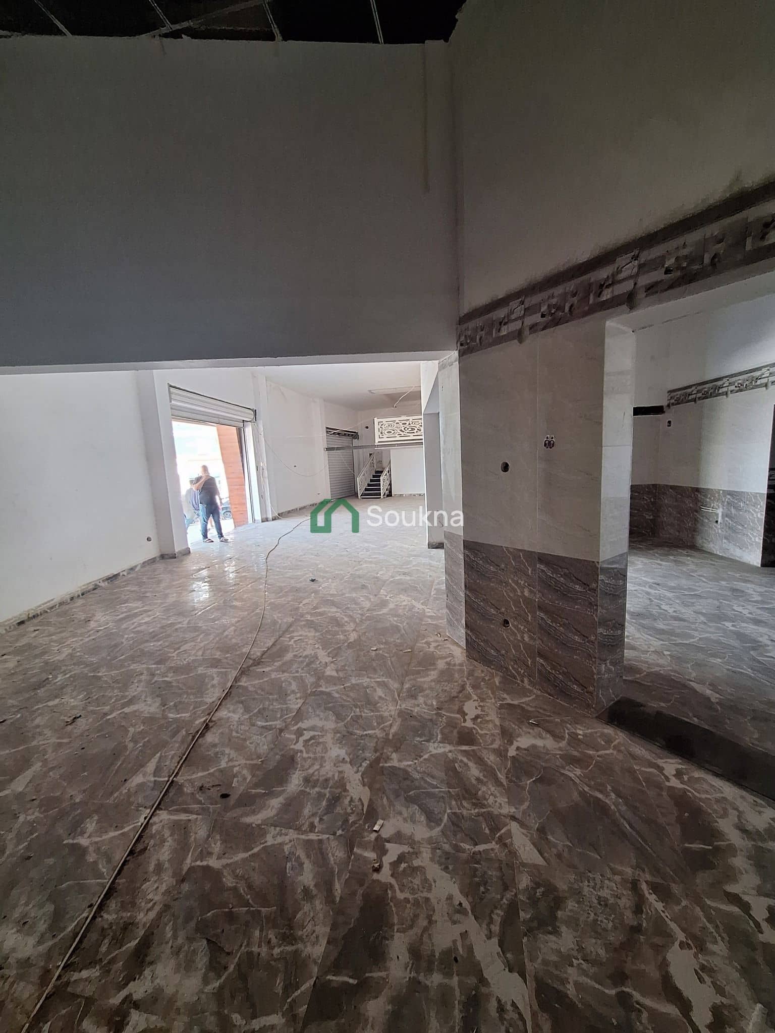 À LOUER / À VENDRE Local commercial-10