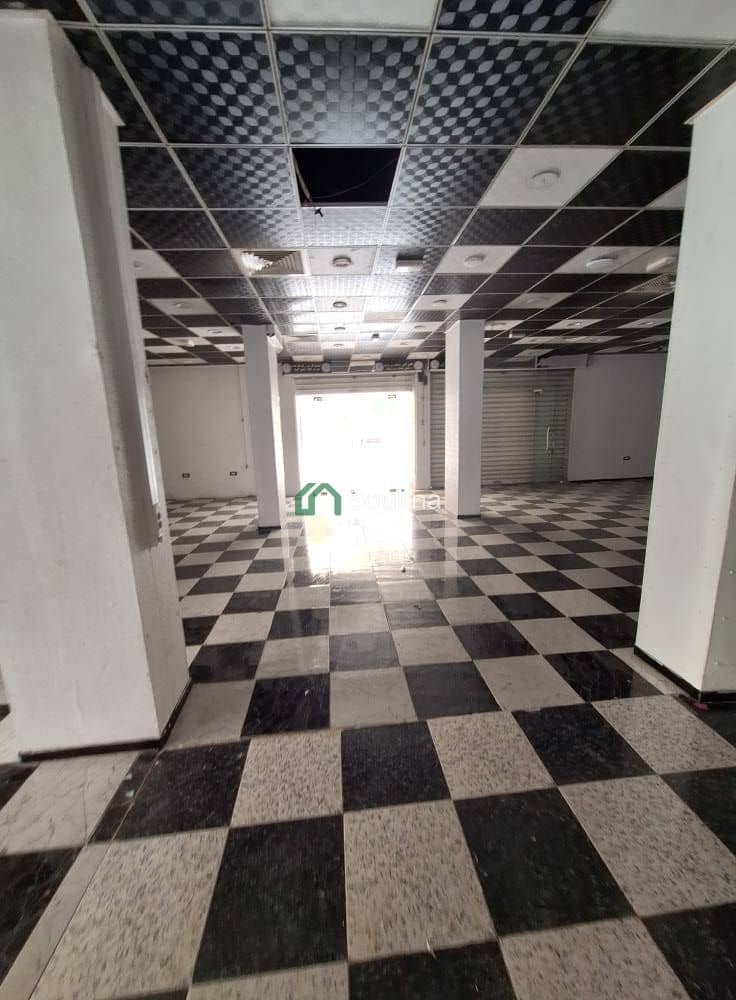 À LOUER – Showroom / Local commercial-10