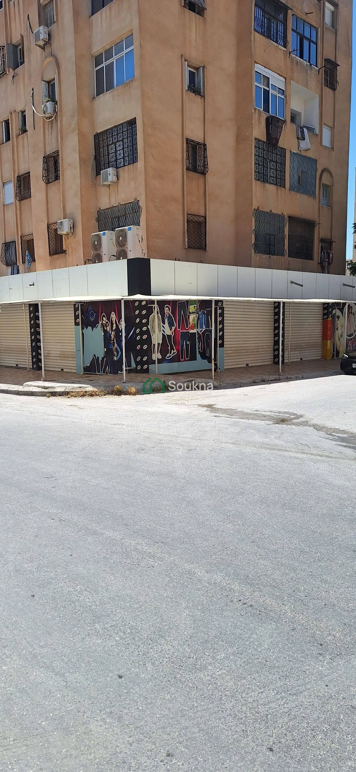 À LOUER – Showroom / Local commercial-13