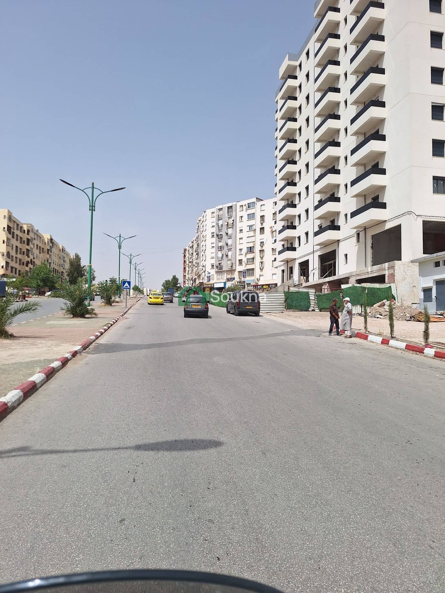 À VENDRE – Service / Bureau-1