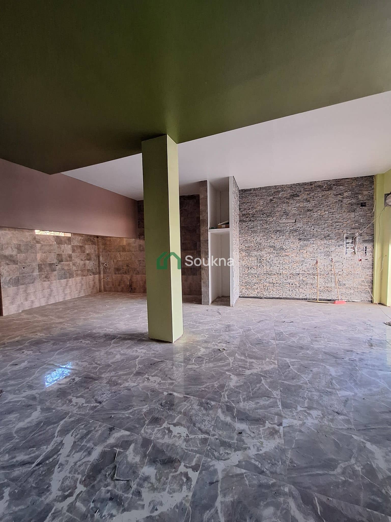 À LOUER / À VENDRE Local commercial-21