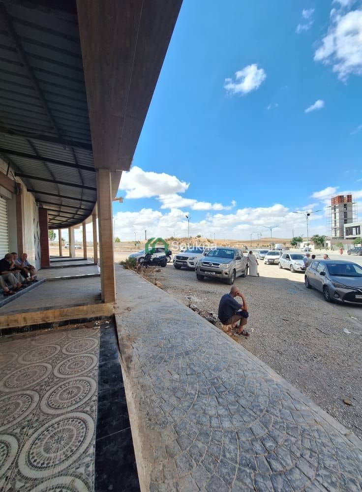 À LOUER / À VENDRE Local commercial-26