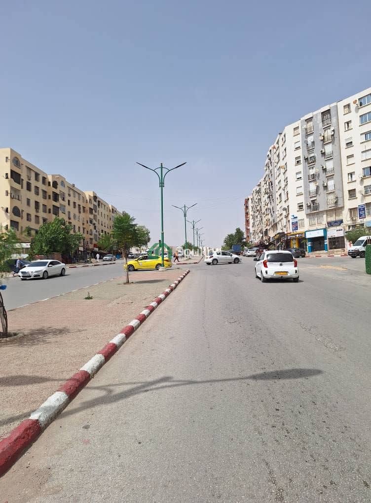 À VENDRE – Service / Bureau-2