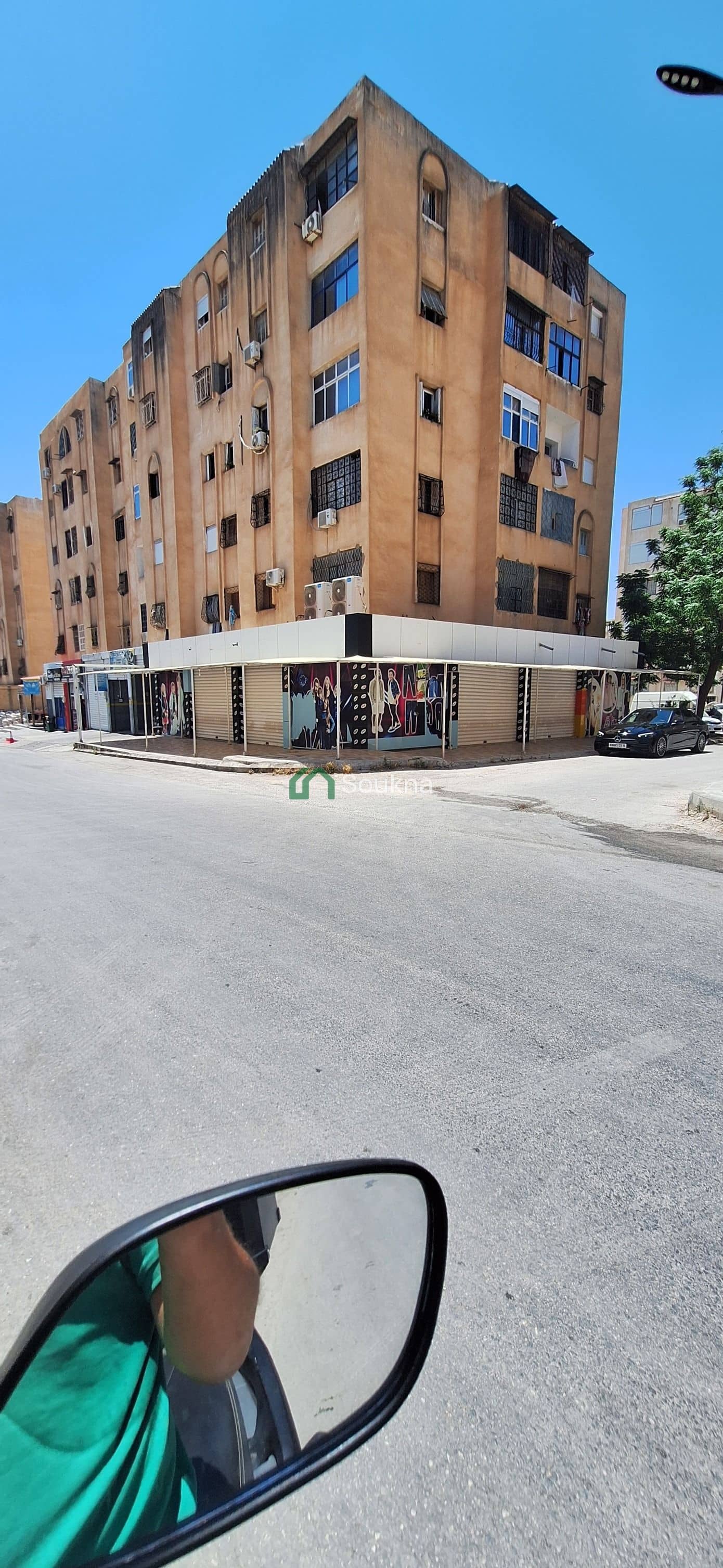 À LOUER – Showroom / Local commercial-2