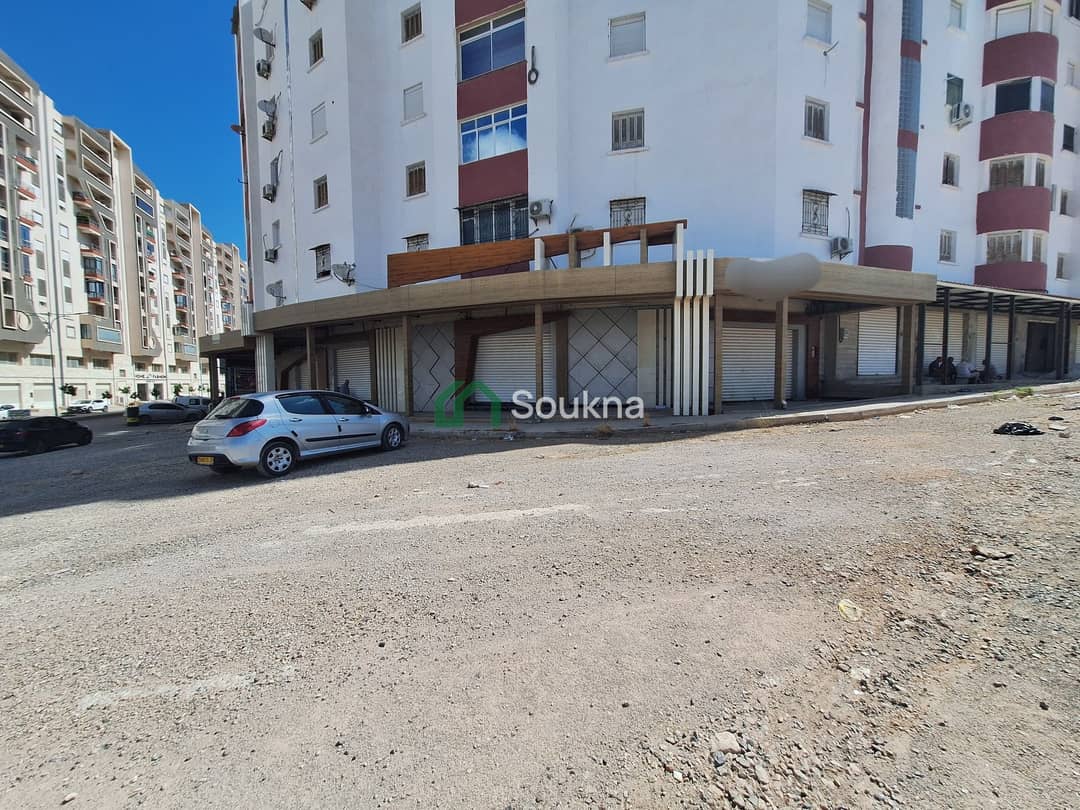 À LOUER / À VENDRE Local commercial - Photo 34