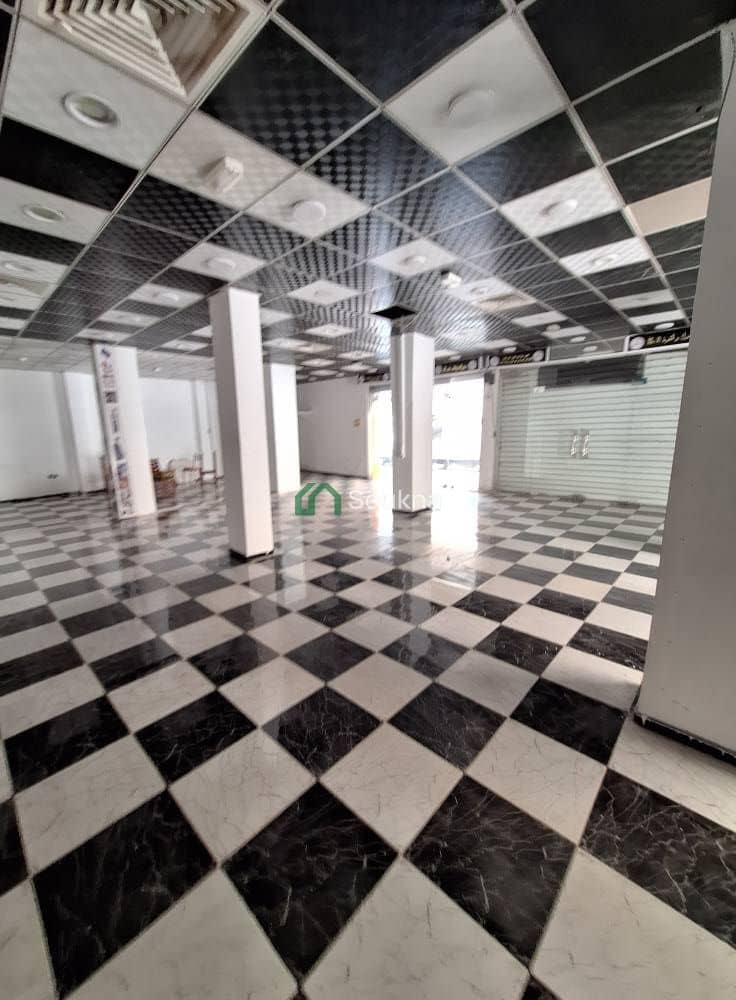 À LOUER – Showroom / Local commercial-4