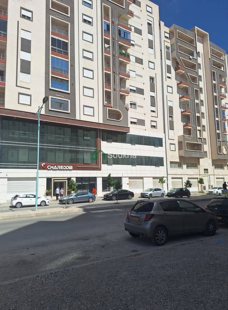 À LOUER / À VENDRE Local commercial-5