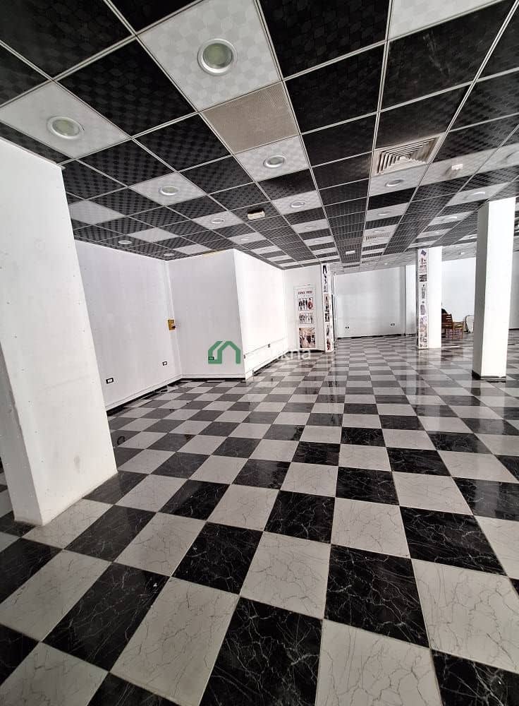 À LOUER – Showroom / Local commercial-6