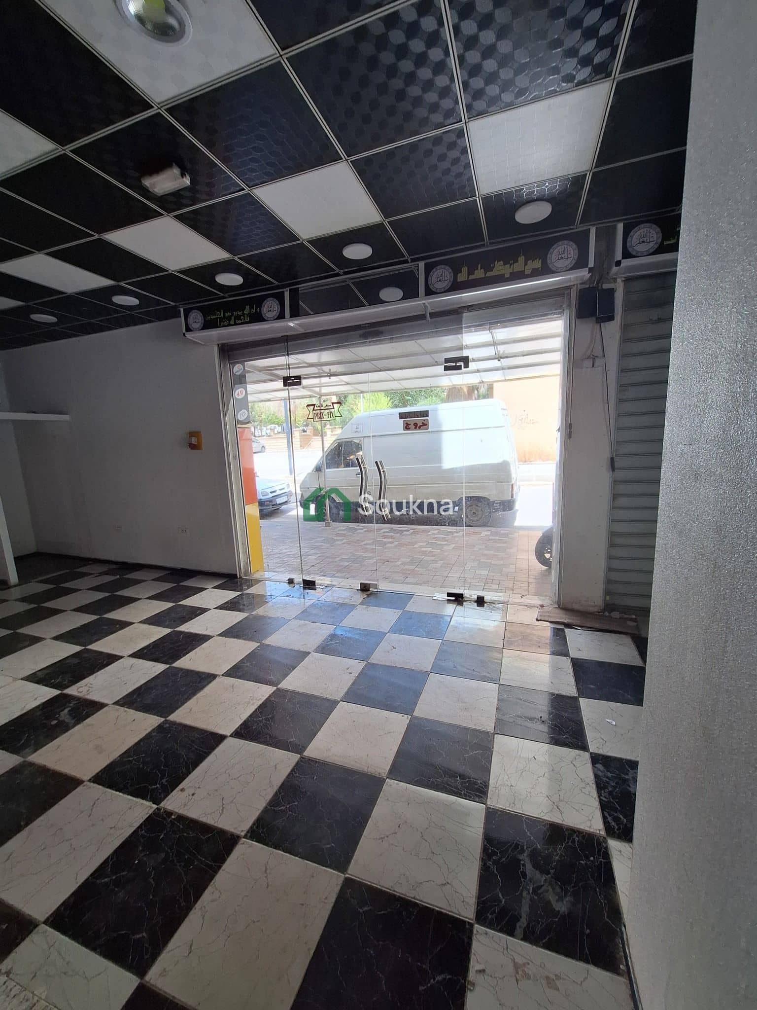 À LOUER – Showroom / Local commercial-7