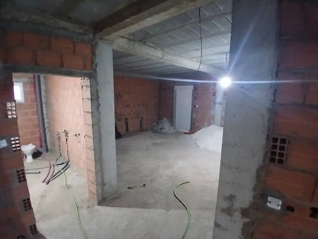 Bâtiment semi-fini à vendre – 4 étages + terrasse, vue sur le lac Oubira – El Kala-4