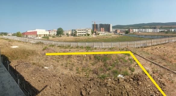 Terrain à vendre – 2 façades, centre-ville El Tarf