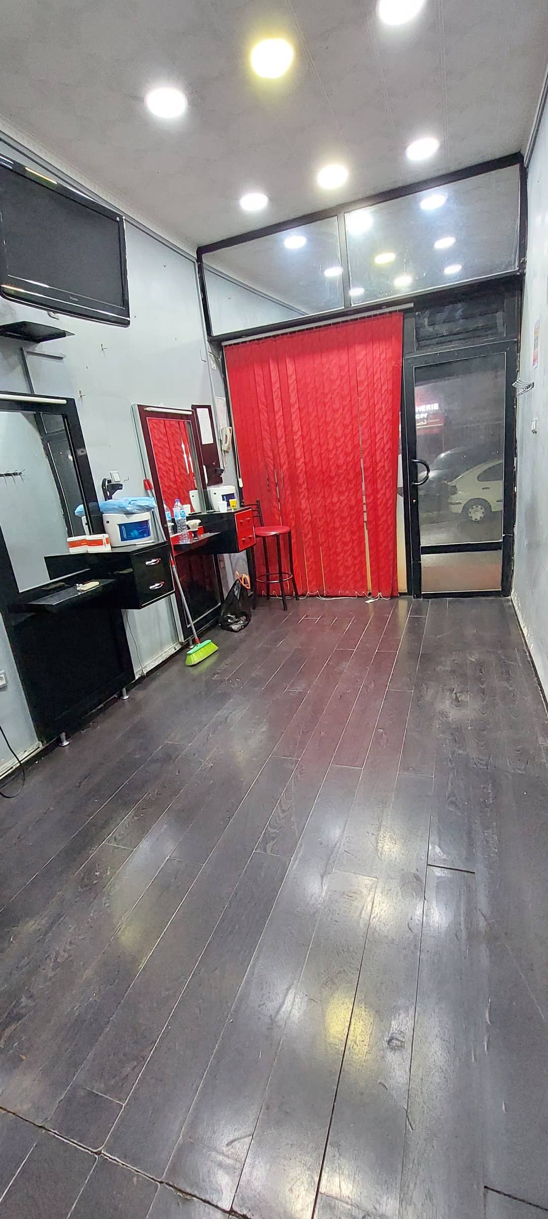 Local commercial hydra oasis - Photo 1