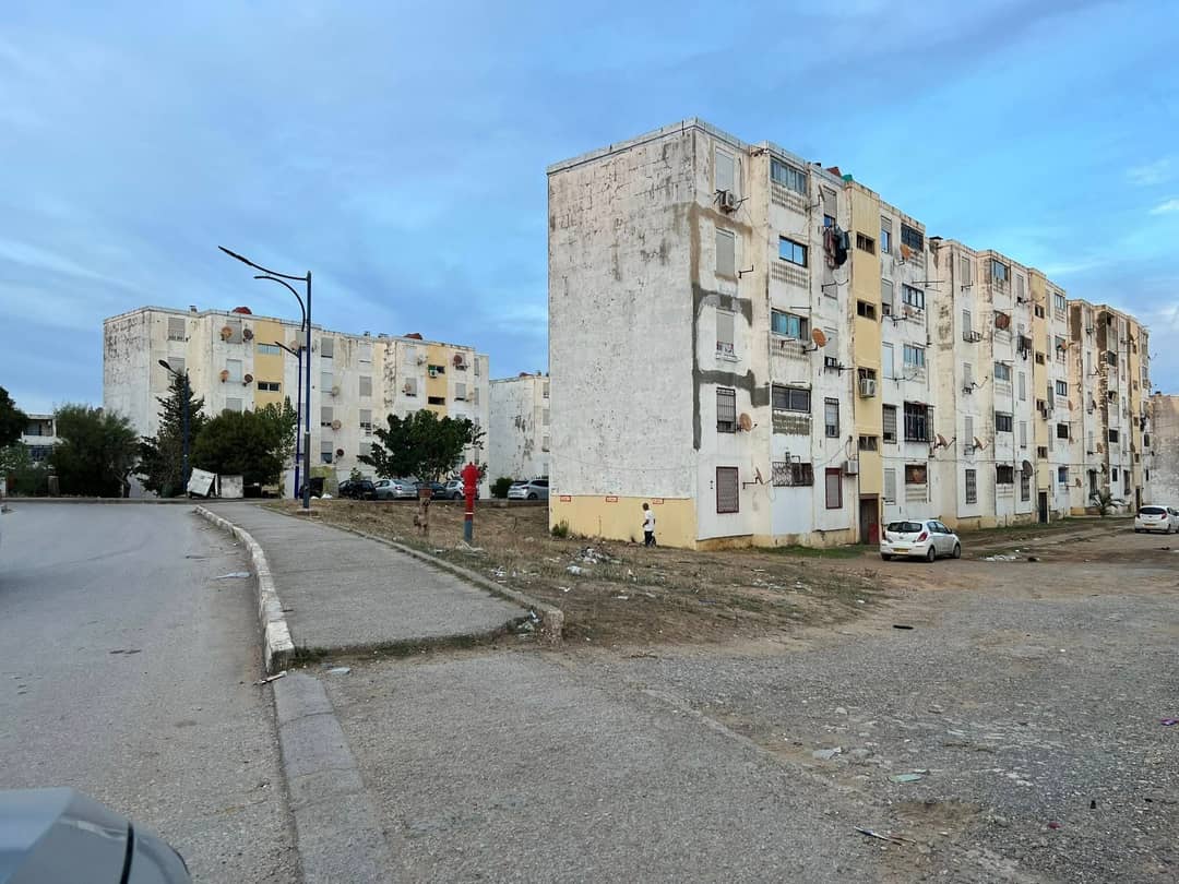 À vendre : Appartement F4 avec double façade et vue sur mer - Photo 1