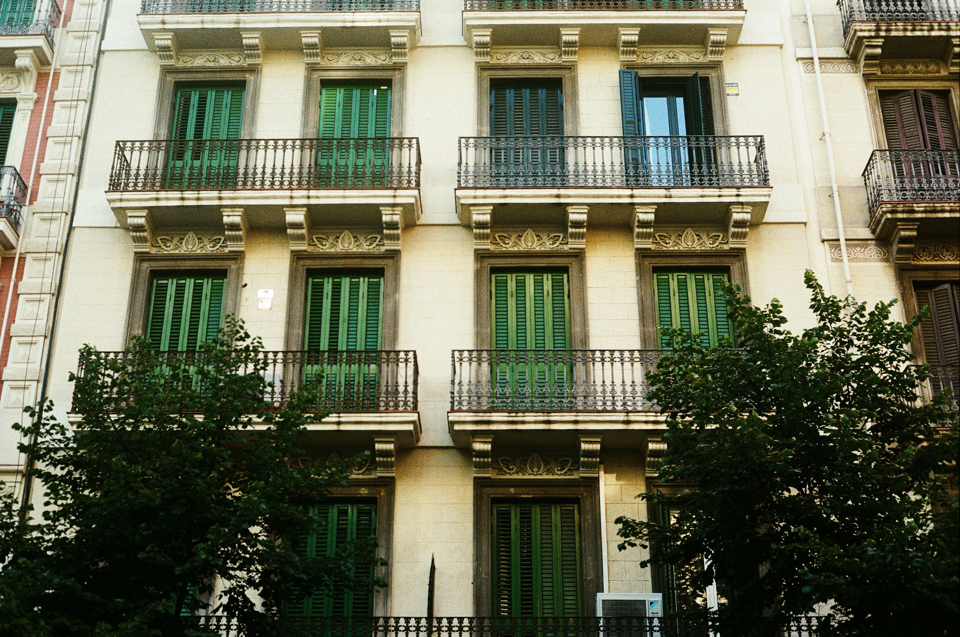 Appartement F4 lumineux avec vue dégagée – Hydra